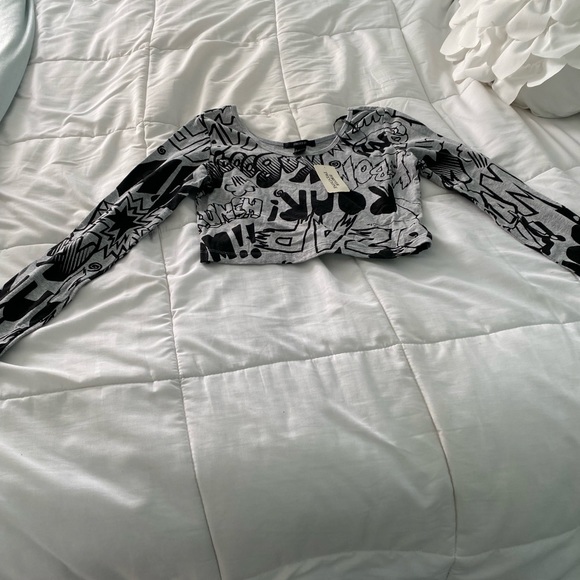 Forever 21 NWT Crop Top- Long Sleeve- Grey & Black Batman Inspired Size Medium - Picture 7 of 12